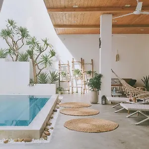 https://ladas-house.dananghotels.net